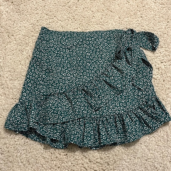 Dresses & Skirts - Green and white floral skirt